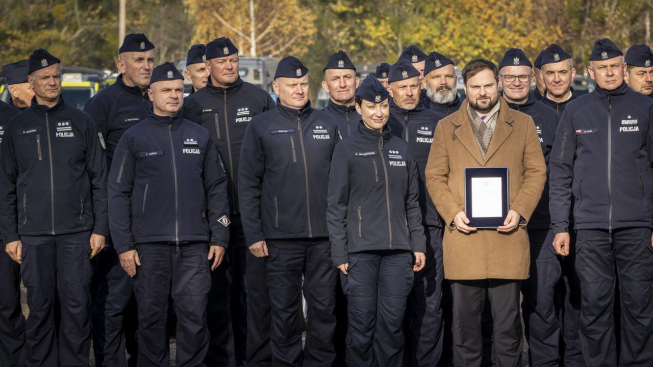 Policjanci będą bardziej ekologiczni. Jednostki z województwa pomorskiego otrzymały radiowozy hybrydowe