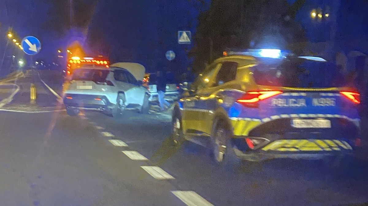 Wypadek na skrzyżowaniu ulic Tucholskiej i Przemysłowej w Chojnicach. Jedna osoba w szpitalu (FOTO)